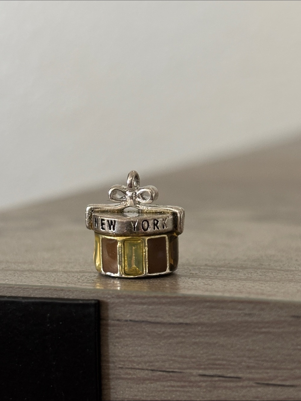 Henri Bendel hat box charm vintage - Picture 6 of 9